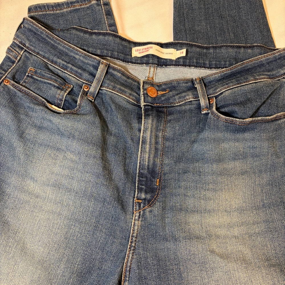 Levi's Women's Light Blue High-Rise Jeans